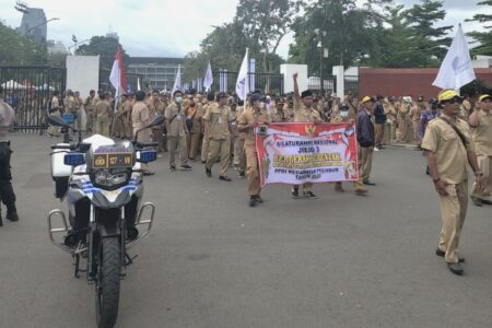 Ada Demo Perangkat Desa di Gedung DPR RI, Masyarakat Diimbau Hindari Jalan Gatot Soebroto Demo Perangkat Desa