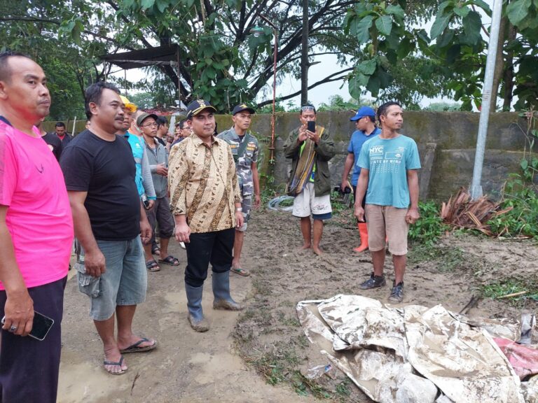 Ribuan Karung Limbah Batubara Jadi Talud Penahan Air Banjir Kota Semarang