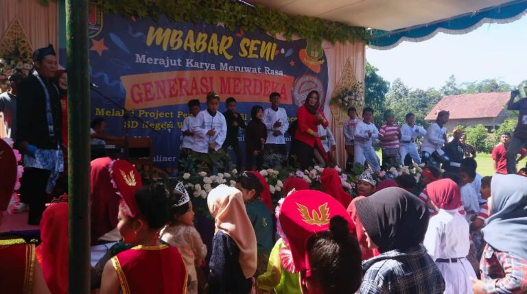 Ratusan Siswa SDN Wonoplembon 01 Kota Semarang Flashmob Tari Beksan Wanara