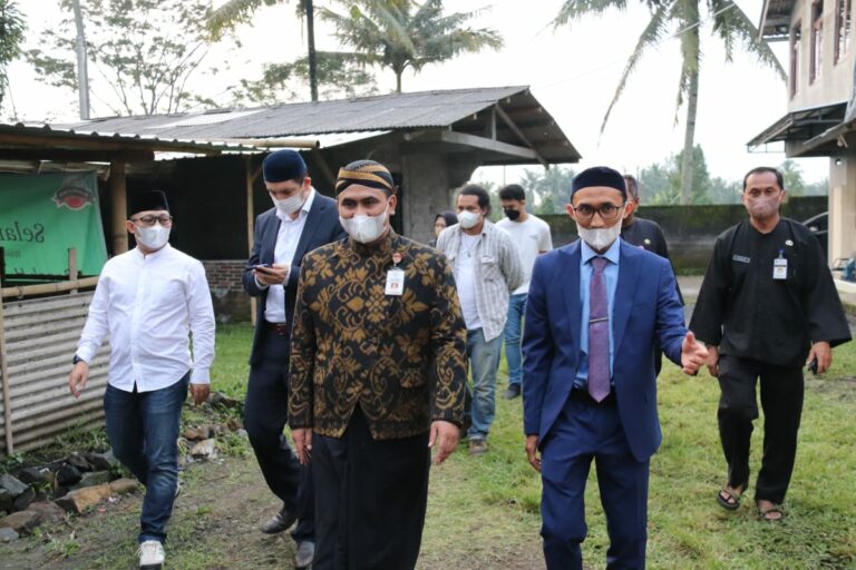 Makin Moncer Kunjungan Wisatawan di Jateng, Taj Yasin Minta Kembangkan Potensi Wisata Halal