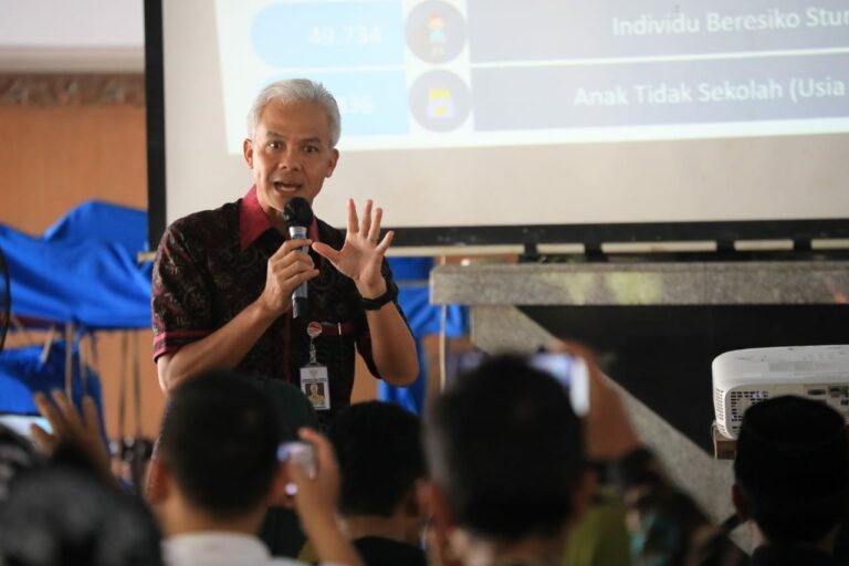 Cara Ganjar Tangani Kemiskinan, Gandeng Perusahaan dan Langsung Buka 800 Lowongan