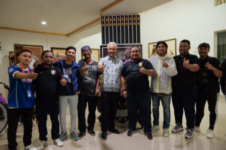 Waduh, Lawan PSIS Semarang Viking Malam Malam Geruduk Rumdin Ganjar, Ada Apa?