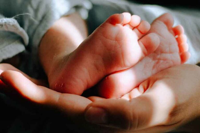 Cegah Stunting, Pahami Kebutuhan Protein Hewani untuk Bayi Usia 6-24 Bulan
