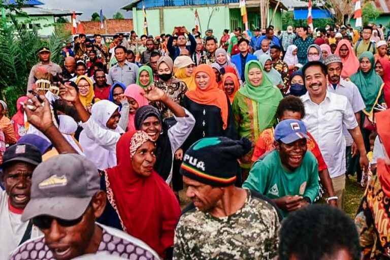 Dorong Peroleh Pendidikan Lebih Baik, Khofifah Siap Jadi Ibu Asuh Anak-anak Kampung Maibo