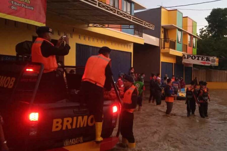 Evakuasi Warga Terdampak Banjir, BPBD Jateng tetap Siaga hingga 31 Maret 2023