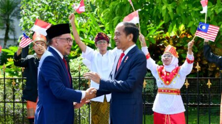 Anwar Ibrahim Bertemu Jokowi, Tertarik Investasi di IKN PM Anwar Ibrahim dan Presiden RI Joko Widodo