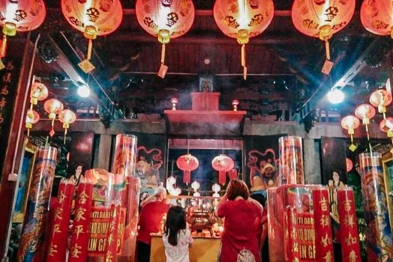 Pesona Kelenteng Fuk Ling Miau, Paduan Arsitektur Cina dan Jawa