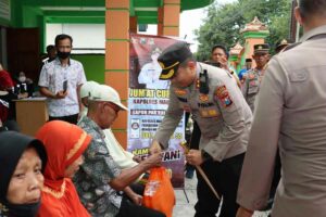 Polres Magetan Adakan Bhakti Kesehatan Gratis dan Vaksinasi Booster untuk Warga