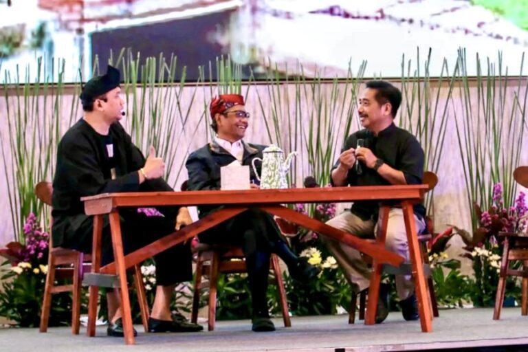 Menkopolhukam Mahfud MD Gelar Cangkrukan Bersama Forkopimda Jatim Jelang Pemilu 2024