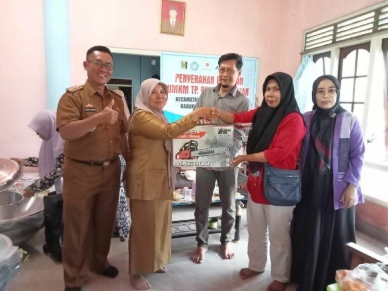 Pengusaha Wanita Penjual Kerupuk Cumi dan Frozen Food di Desa Margasari, Dua dari 27 UMKM Terima Bantuan Usaha dari PHE OSES