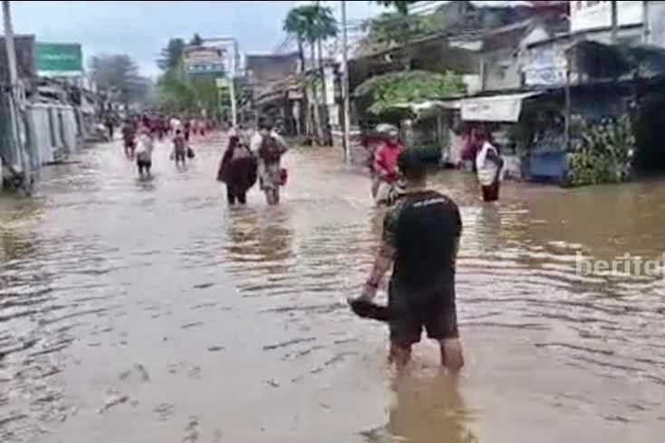 Banjir Rendam 3 Kecamatan di Kabupaten Pasuruan Hingga Satu Meter foto pilar id