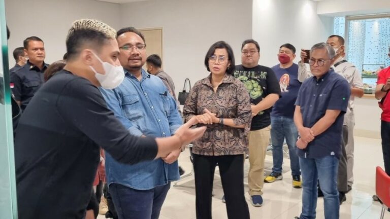 Dampingi Sri Mulyani, Menag Kembali Jenguk David di Mayapada Hospital