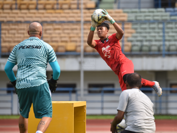 Persib Ditinggal 2 Kiper, Teja Paku Alam dan Satrio Azhar, Delapan Laga Masih Tersisa