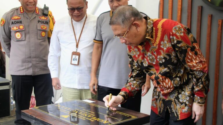 Sutarmidji Resmikan Warung Kopi Asiang di Jalan A Yani