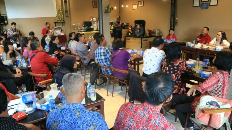 Reses Anggota DPRD Kalimantan Barat, Guru Sampaikan Aspirasi Soal Status Pekerjaannya