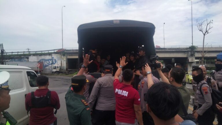 Bonek Geruduk Semarang Bikin Ulah Motor Warga Dirusak, Laga PSIS vs Persebaya Ditunda