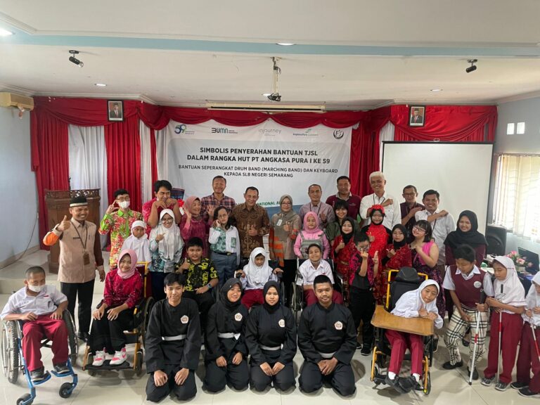 Bandara Ahmad Yani Semarang Salurkan Alat Marching Band dan Keyboard untuk SLBN Semarang