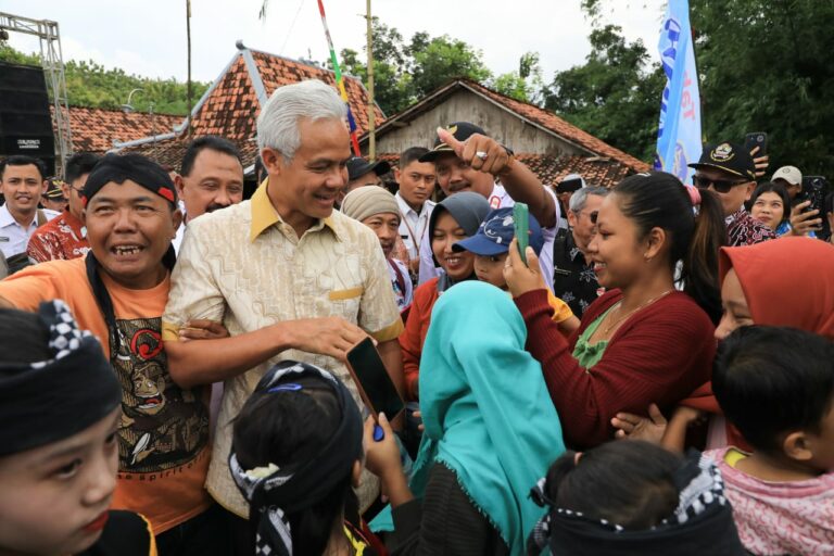 Makin Langka di Pasar Ganjar Perketat Pengawasan Distribusi MinyaKita ke Masyarakat