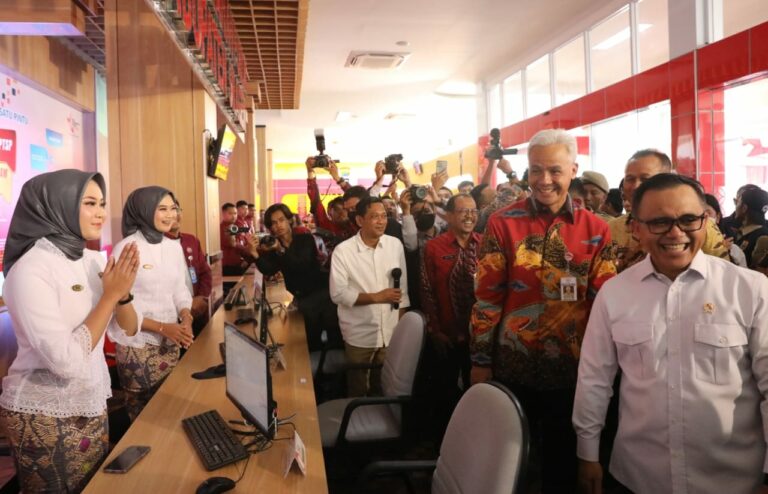Mal Pelayanan Publik Jateng Bertambah 7 MPP, Diresmikan Menpan RB dan Ganjar: Buat KTP Langsung Jadi Via Aplikasi