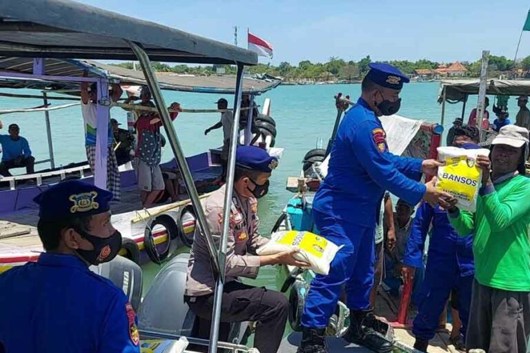 Cuaca Ekstrem, Polres Sumenep Imbau Nelayan dan Pengguna Transportasi Laut lebih Waspada pelabuhan Kalianget Sumenep