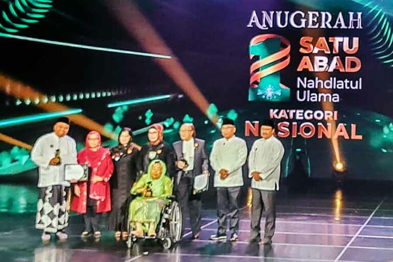 Soekarno dan Gus Dur dapat Penghargaan Kategori Tokoh Nasional di Malam Anugerah Satu Abad NU