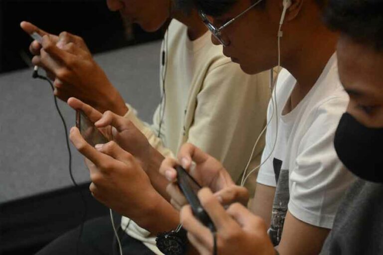 Pertandingan e-sport antar siswa SMP dalam rangkaian Pameran Pendidikan SMA Swasta Surabaya. (foto: Anton Kusnanto, pilar.id)