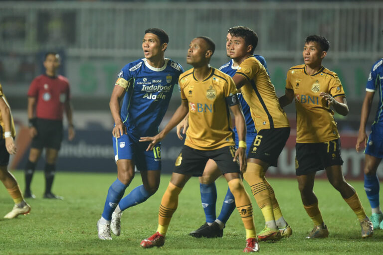 Jupe Ayem saat Persib VS Persija, Absennya Digantikan Kedatangan Trio Timnas