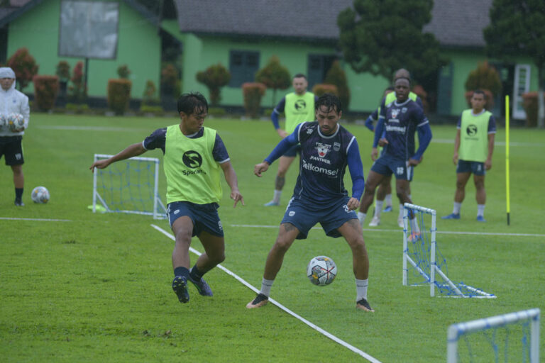 PR Besar untuk Pemain Persib Bandung saat Liburan, jangan Kebanyakan Opor tanpa Latihan