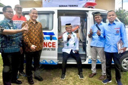 Jarak ke RSUD Jauh, PHE OSES Beri Mobil Ambulance untuk Desa Muara Gading Mas
