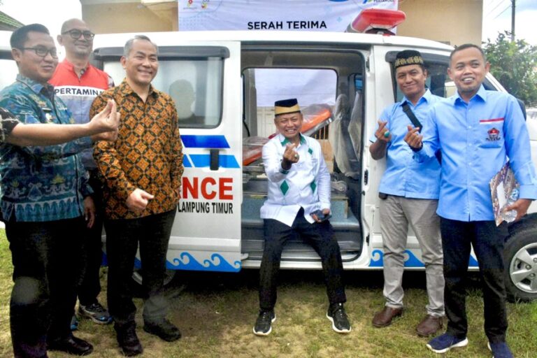 Jarak ke RSUD Jauh, PHE OSES Beri Mobil Ambulance untuk Desa Muara Gading Mas
