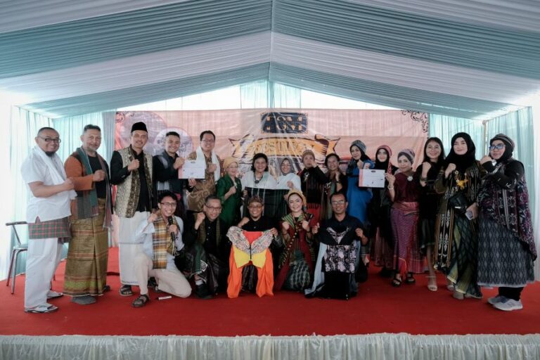 Hadir Sejak Abad ke-17, Kemenparekraft Dukung Festival Sarung Majalaya