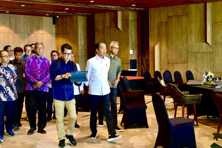 Presiden Jokowi Tinjau Lokasi KTT ASEAN di Labuan Bajo