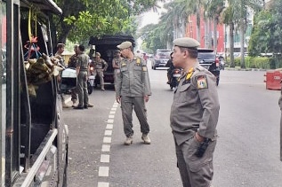 Satpol PP Jaga Kawasan Jalan Taman Aries, Halau PKL Mangkal