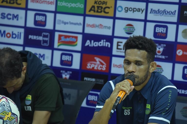 Ricky Kambuaya Dilantik jadi Jenderal Persib Lini Tengah Vs Persis, Luis Milla: Dia Sering Kartu Kuning