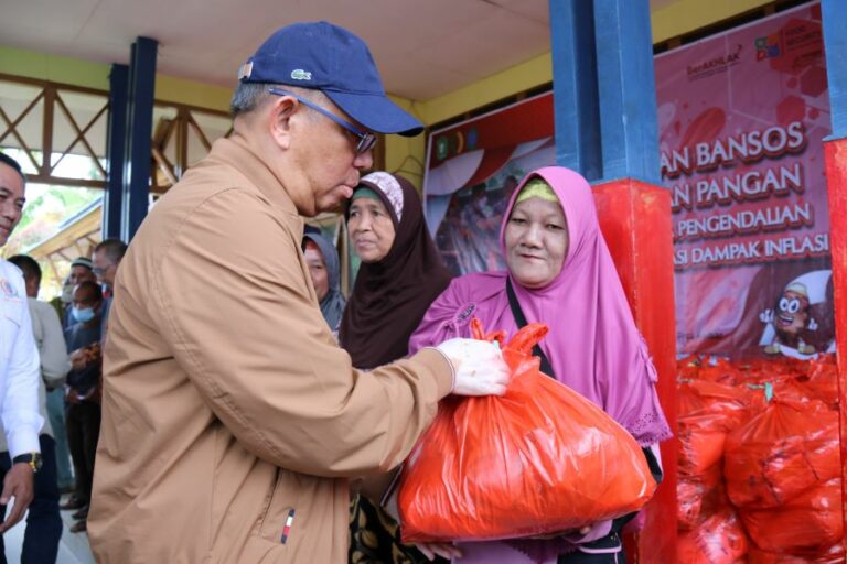 1.500 Paket Bantuan Sosial untuk Pengendalian Inflasi di Kapuas Hulu