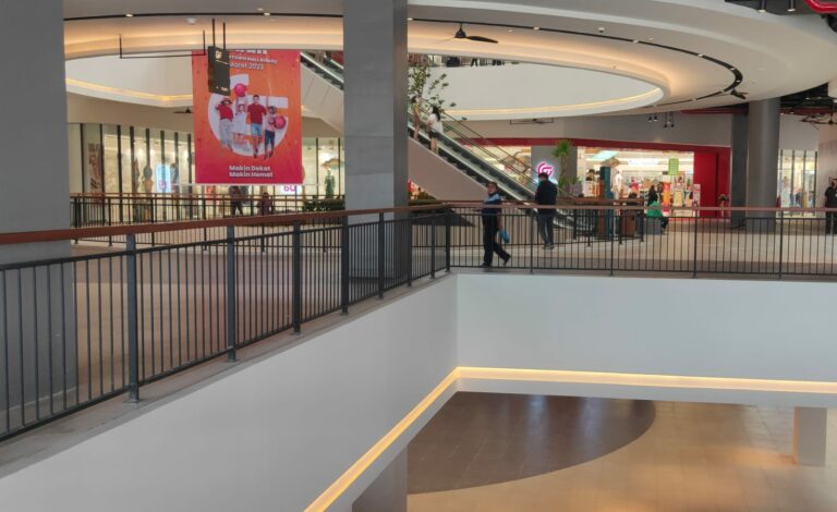 Resmi Dibuka Uptown Mall BSB City, Ngemall Sambil Nikmati Sunset
