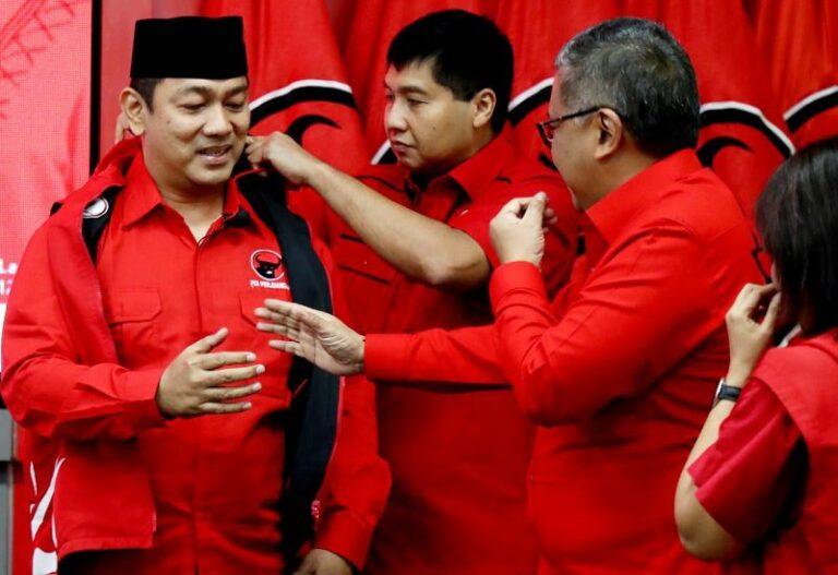 PDIP Lantik Hendrar Prihadi Jadi Ketua Umum Taruna Merah Putih