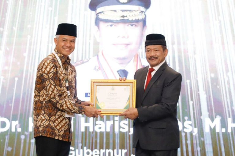 Sukses Kelola Zakat untuk Kesejahteraan Umat, Ganjar Terima Penghargaan Nasional
