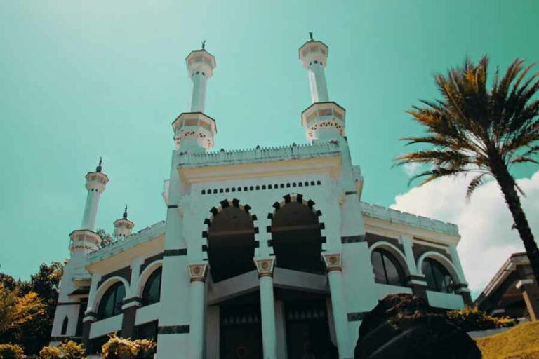 Masjid Nurzikrillah, Arsitektur Menawan dan Kisah Miniatur Mekah Masjid Nur Zikrillah
