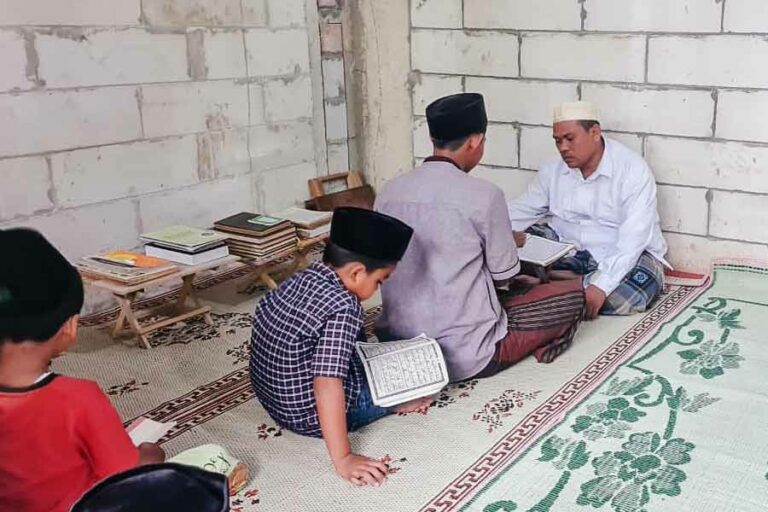 Tak Lagi Berpindah, Buruh Tani ini Kini Punya Rumah dan Tempat Belajar Ngaji Sendiri Muhammad Mahin