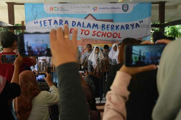 Kampanye 'Setara dalam Berkarya' yang digagas komunitas Disabilitas Berkarya kali ini memberi kesempatan tuna netra untuk bisa menunjukkan karya bidang musik. (foto: Anton Kusnanto, pilar.id)