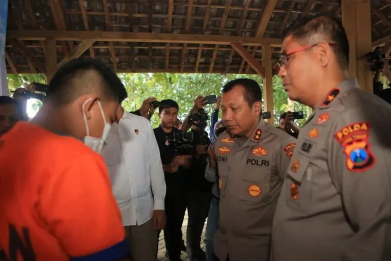 Sepanjang Ramadhan, Polda Jatim Amankan Bahan Peledak untuk Petasan Seberat 231 Kilogram Kapolda Jawa Timur, Irjen Pol Dr. Toni Harmanto