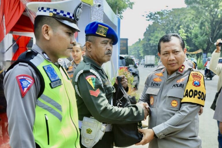 Pastikan Persiapan Layanan Mudik Lebaran, Kapolda Jatim Cek Pospan dan Posyan di Bangkalan