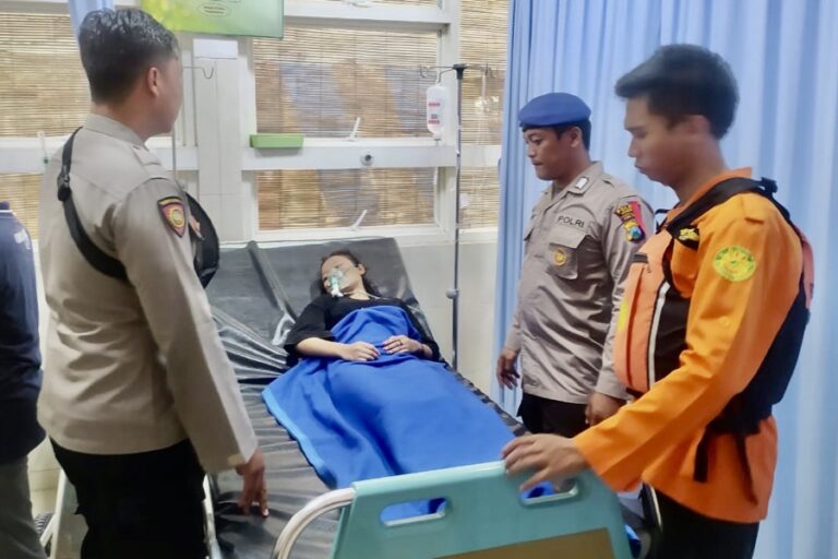 4 Wisatawan Pantai Payangan Jember Terseret Ombak, 1 Korban Masih Dalam Pencarian