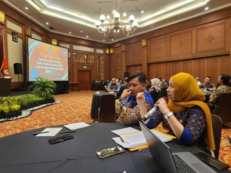 Awasi Rekapitulasi DPS Pemilu 2024, Bawaslu Kota Semarang Sampaikan 7 Hasil Pengawasan Untuk KPU