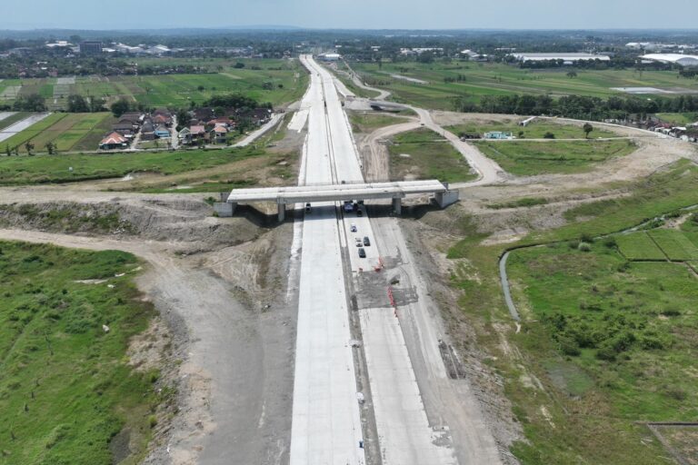 Awas Pemudik Jangan Ngebut di Jalur Fungsional Tol Solo-Jogja, Ada yang Belum Dicor Masih Tanah