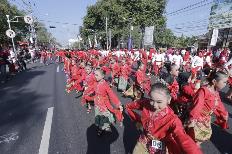 Jalan Pemuda Ditutup 1-2 Mei Peringati Hari Jadi Kota Semarang, 11.476 Peserta Makan Nasi Glewo dan Joget Semarang Rumah KIta