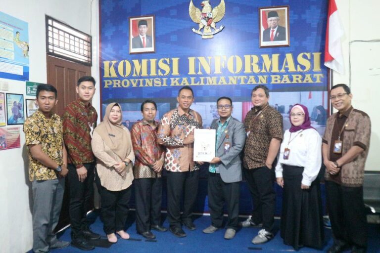KI Kalbar Apresiasi Badan Publik Serahkan LLID 2022
