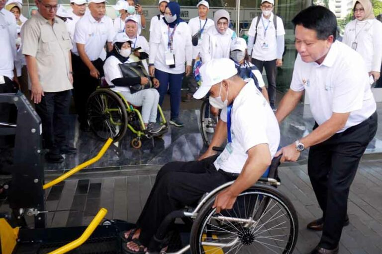 BSI Berangkatkan Tiga Bus Khusus Penyandang Disabilitas untuk Mudik Dari 619 peserta mudik bareng BSI, 139 orang diantaranya adalah pemudik disabilitas (foto: istimewa)
