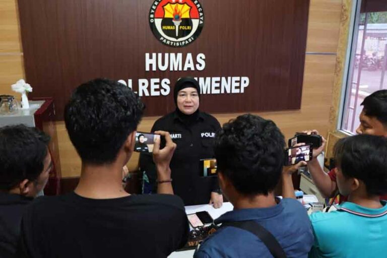 Menjelang Ramadhan, Polres Sumenep Berhasil Amankan Pengedar dan Kurir Narkoba Kasi Humas Polres Sumenep AKP Widiarti, saat menerangkan kronologi penangkapan atas dua tersangka kurir dan pengedar narkoba di Sumenep, di ruang Humas Polres Sumenep, Rabu (12/4/2023)